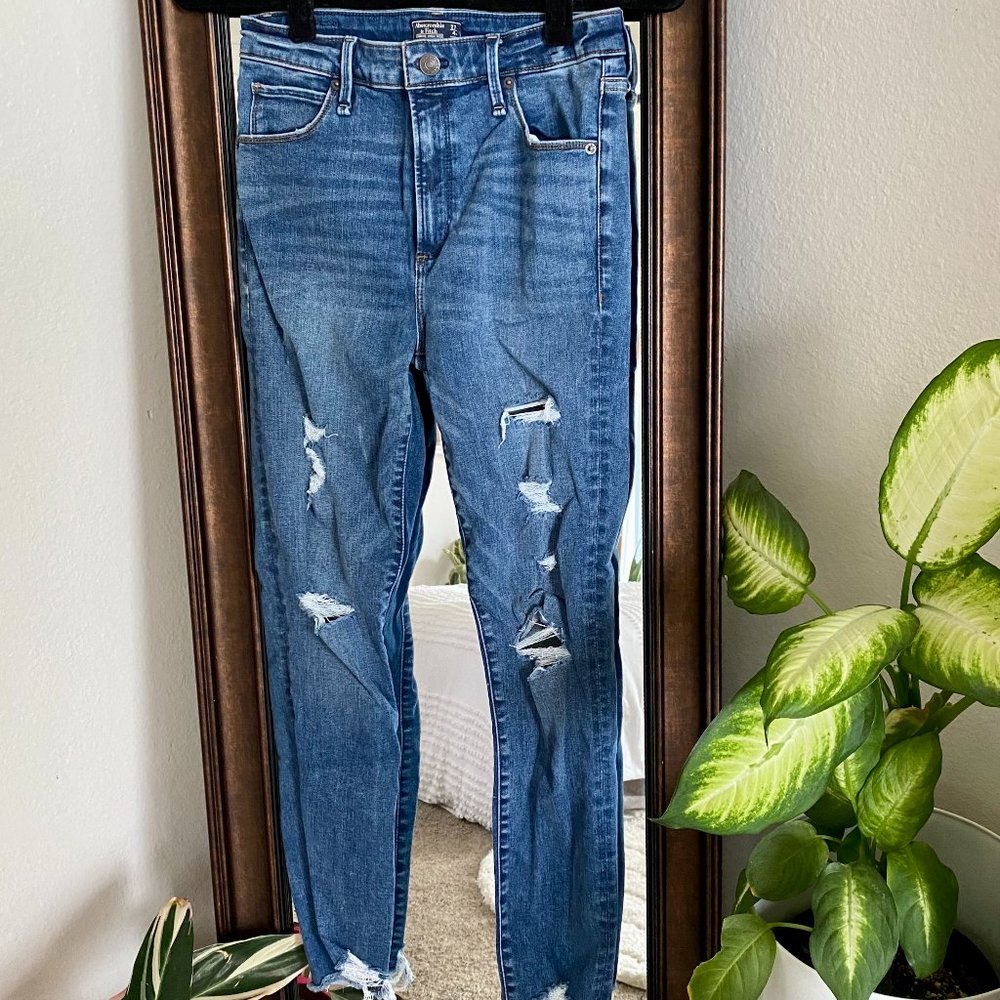 A&F Medium Wash Distressed Jeans 27